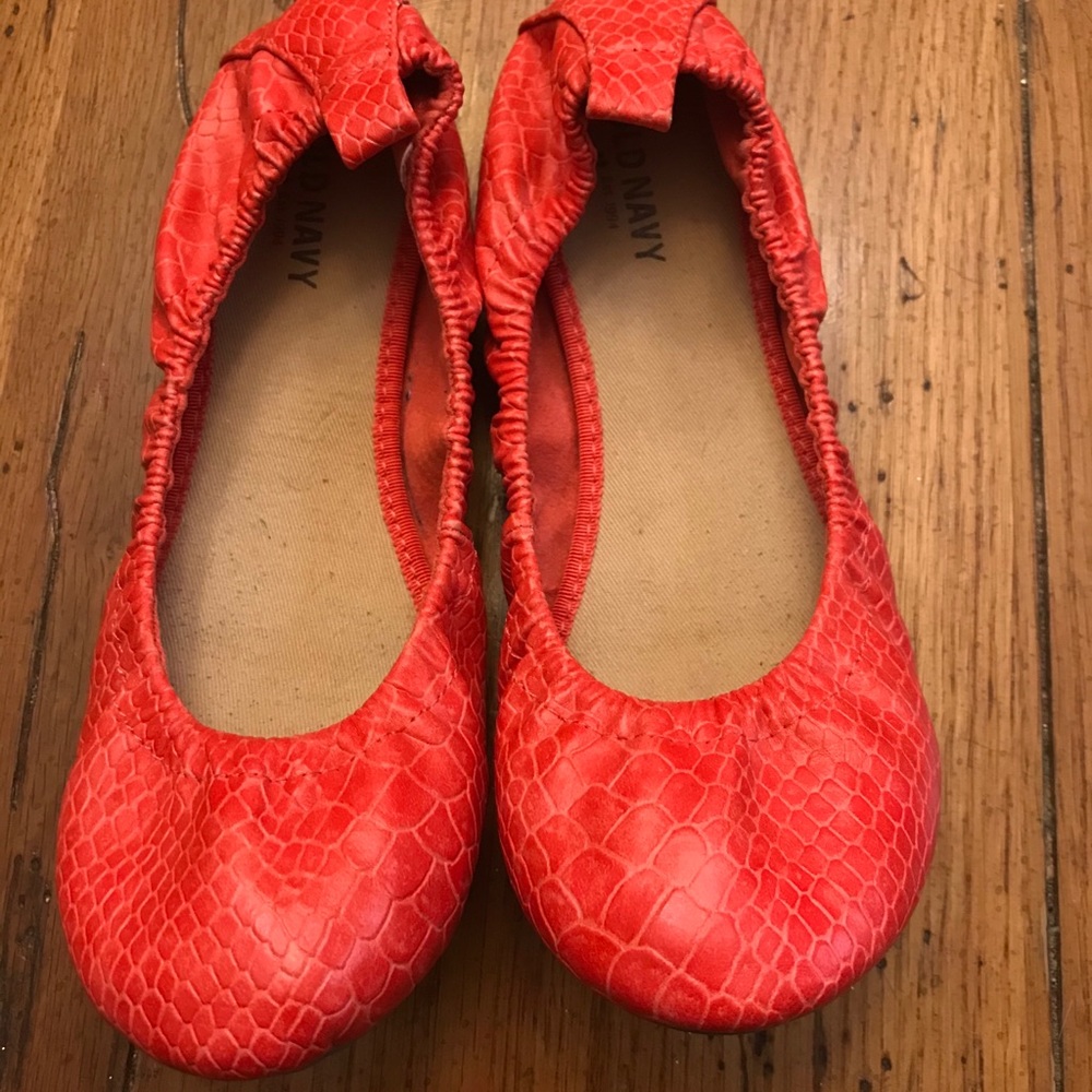 Old Navy textured curl flats size 7